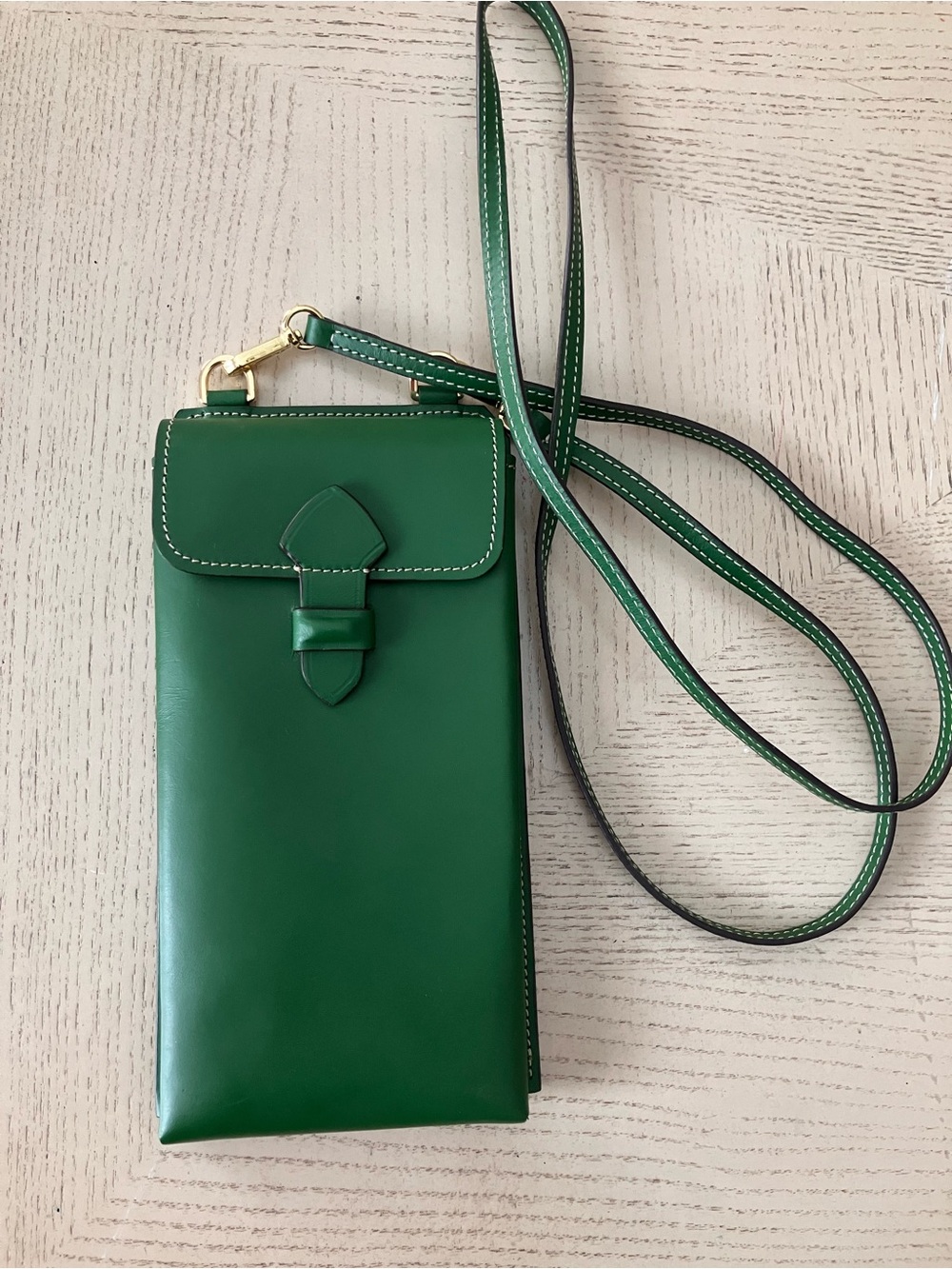 Sid Mashburn Green Leather Crossbody Phone Bag | Modern - Quiet Luxury